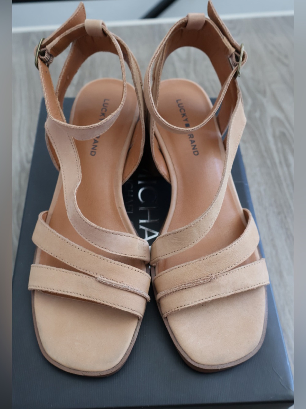 Lucky Brand Block Heel Strappy Sandal in Tan - Women's 6.5 - Picture 2 of 7